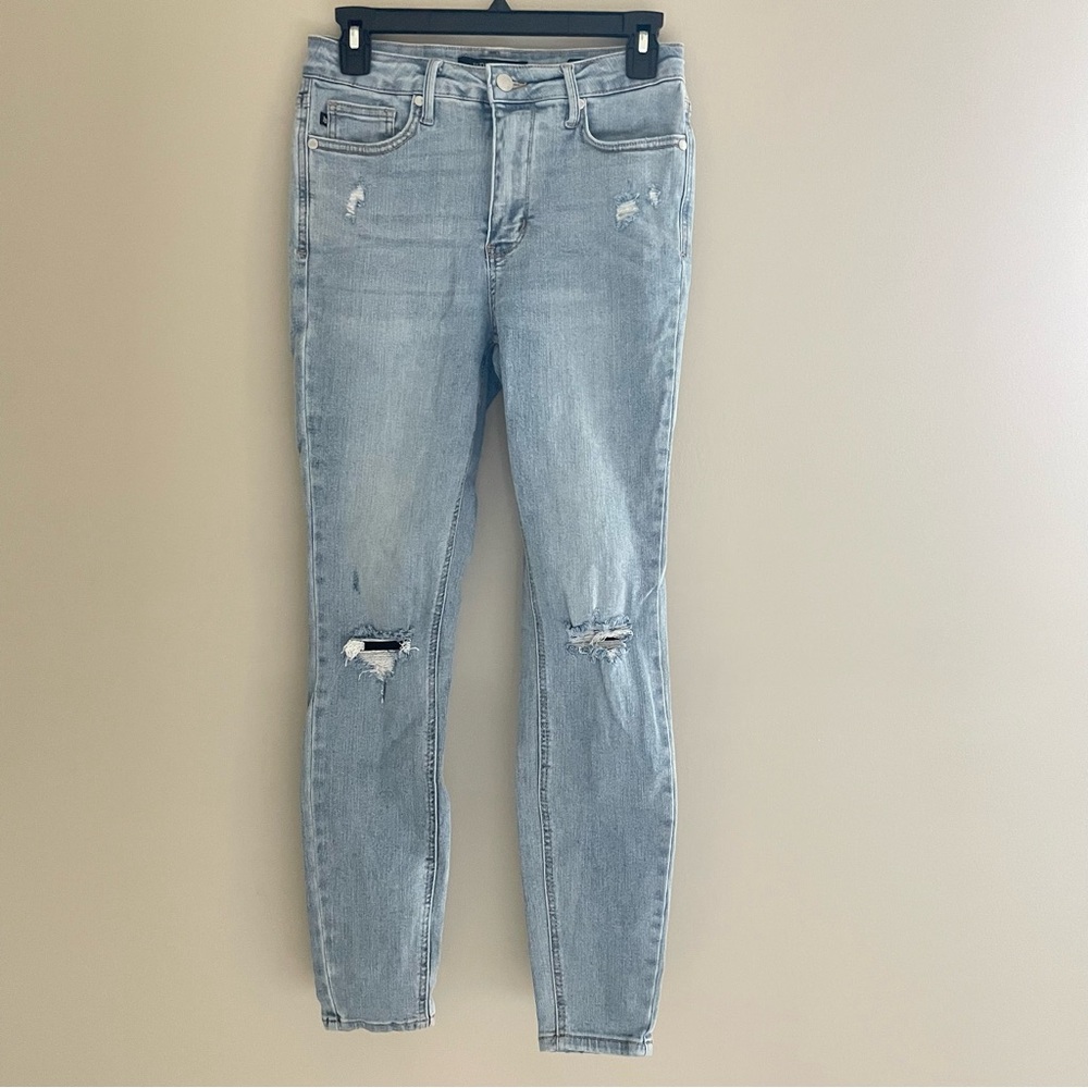 Judy Blue Light Blue Distressed Jeans